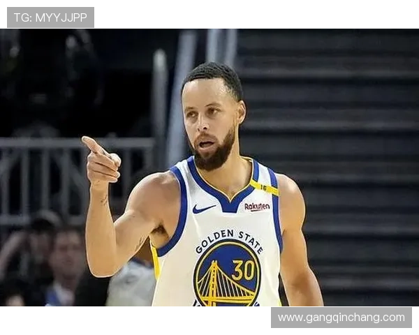 库里伤退勇士8人上双逆转活塞